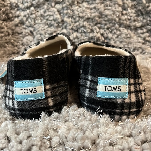 NWT TOMS Womens size 8 black/white plaid - Picture 3 of 4